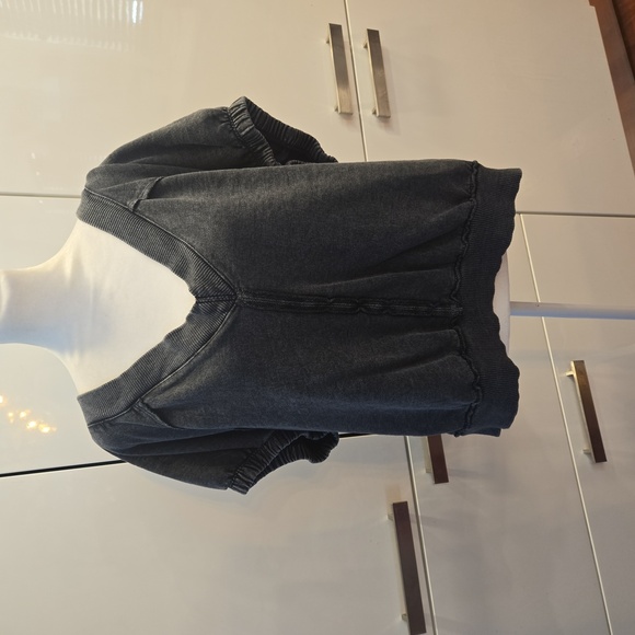 Pilcro x Anthropologie V Neck Cropped Short Sleeve Sweatshirt Top Gray Size XL - Picture 1 of 9